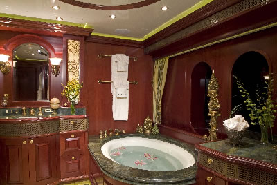 Yacht Amarula Sun master bathroom