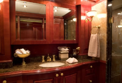 Yacht Amarula Sun guest bathroom
