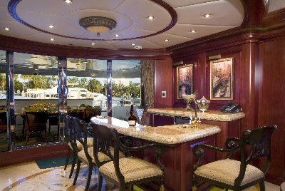 Yacht Amarula Sun salon bar
