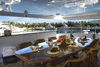 Yacht Amarula Sun main deck aft dining