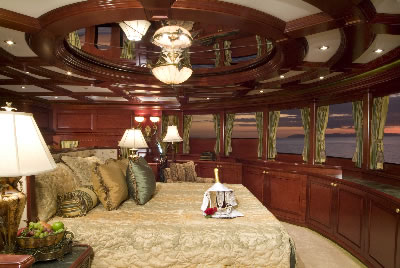 Yacht Amarula Sun master stateroom split level