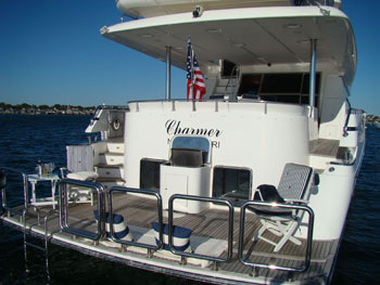 Yacht Charmer aft