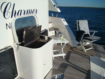 Yacht Charmer aft