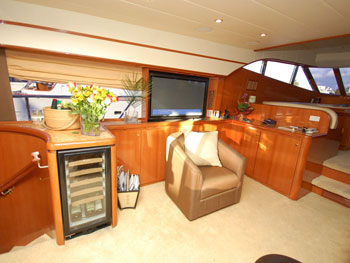 Yacht Charmer salon