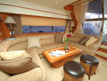 Yacht Charmer salon