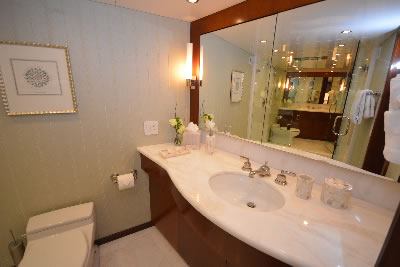 Yacht Good Times master bathroom