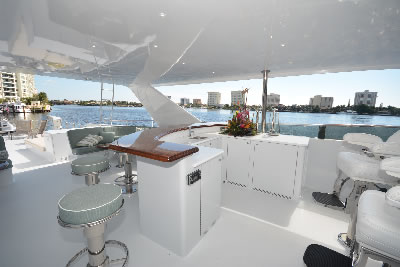 Yacht Good Times flybridge bar and seating
