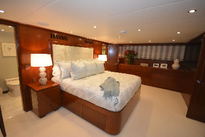 Yacht Good Times master stateroom