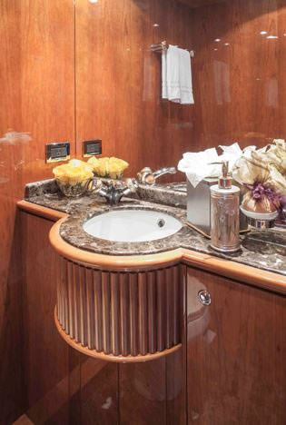 Yacht Grand Barossa day head