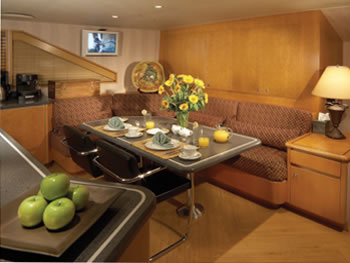 Yacht Independence 2 country kitchen