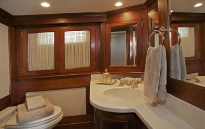 Yacht Victorian Rose master bathroom