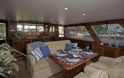 Yacht Victorian Rose salon dining